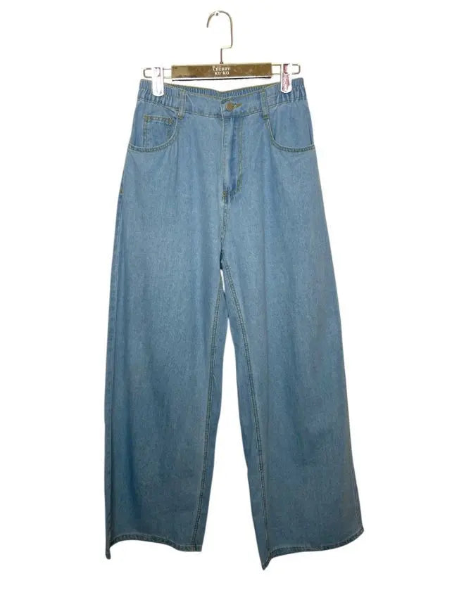 Wide-leg jeans with elastic waist and relaxed fit