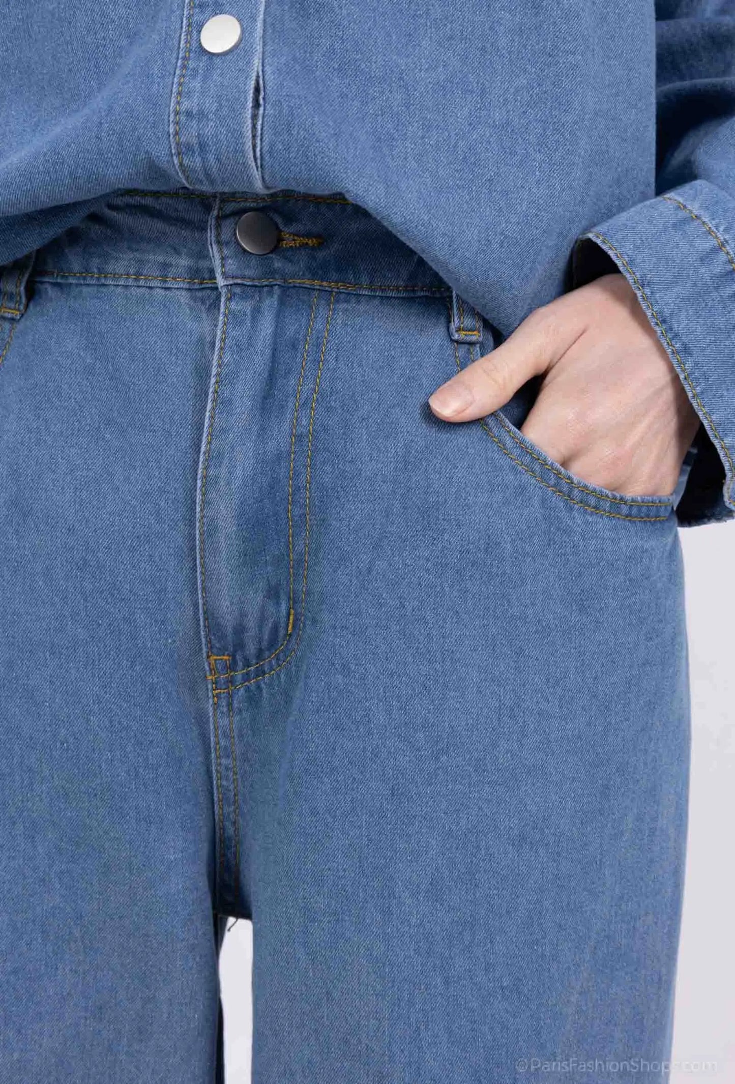 High-waisted wide-leg denim jeans – relaxed straight fit