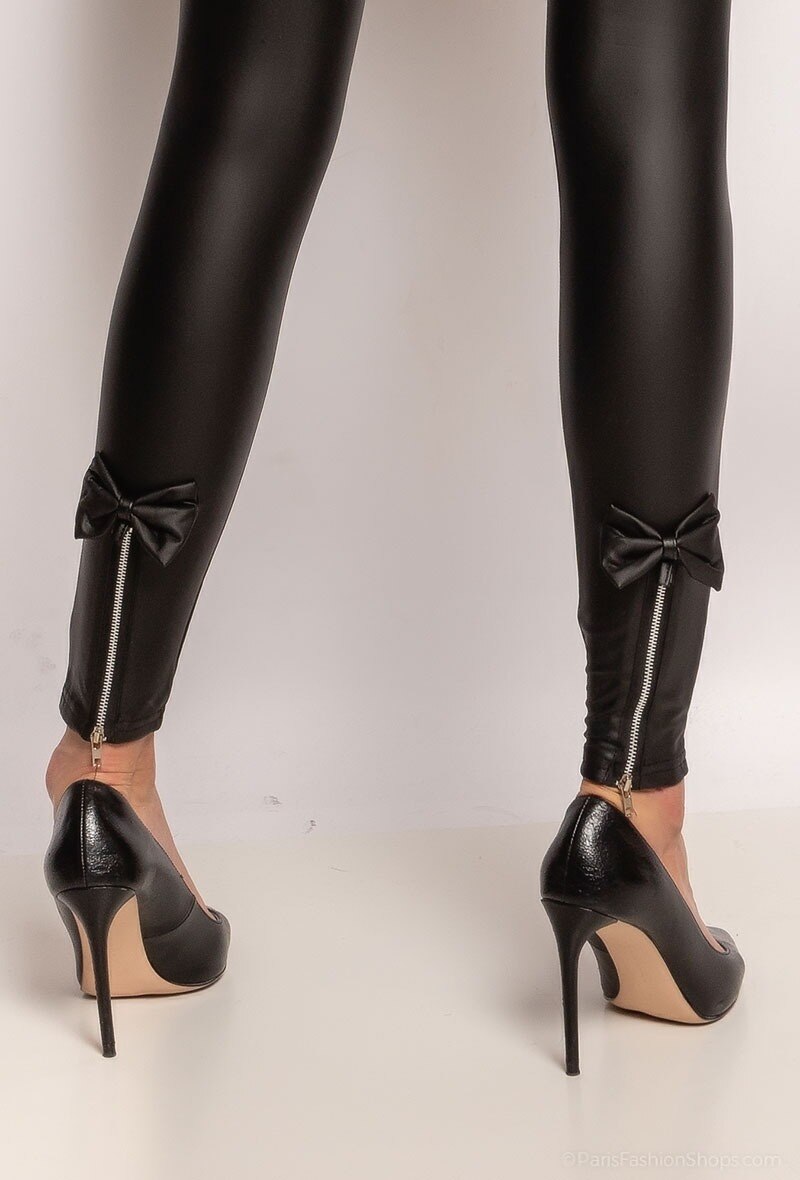 Faux leather leggins with bows and zippers