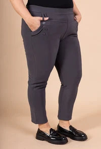 New leggings with buttons on the pockets