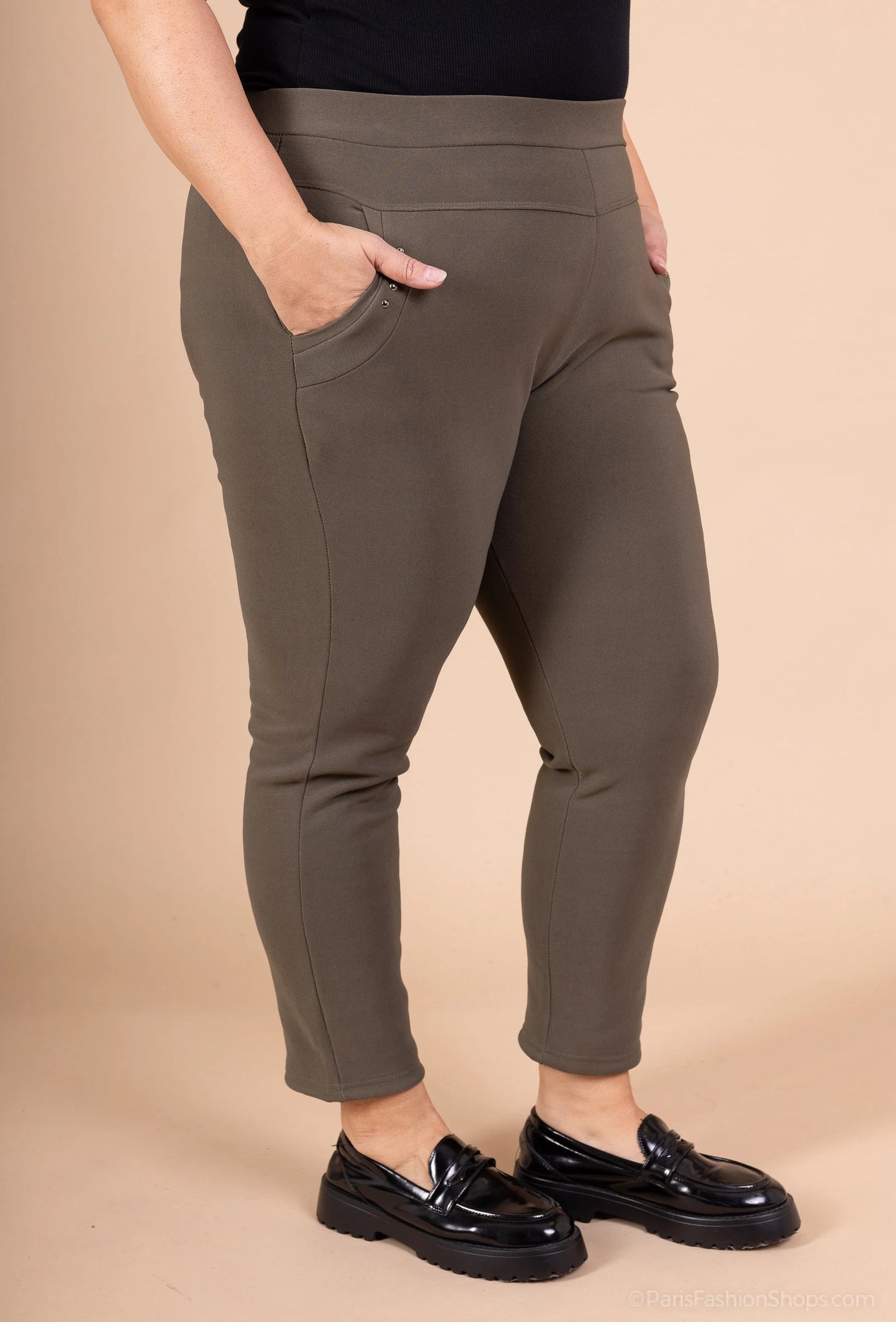 Plus size pocket leggings with rhinestones