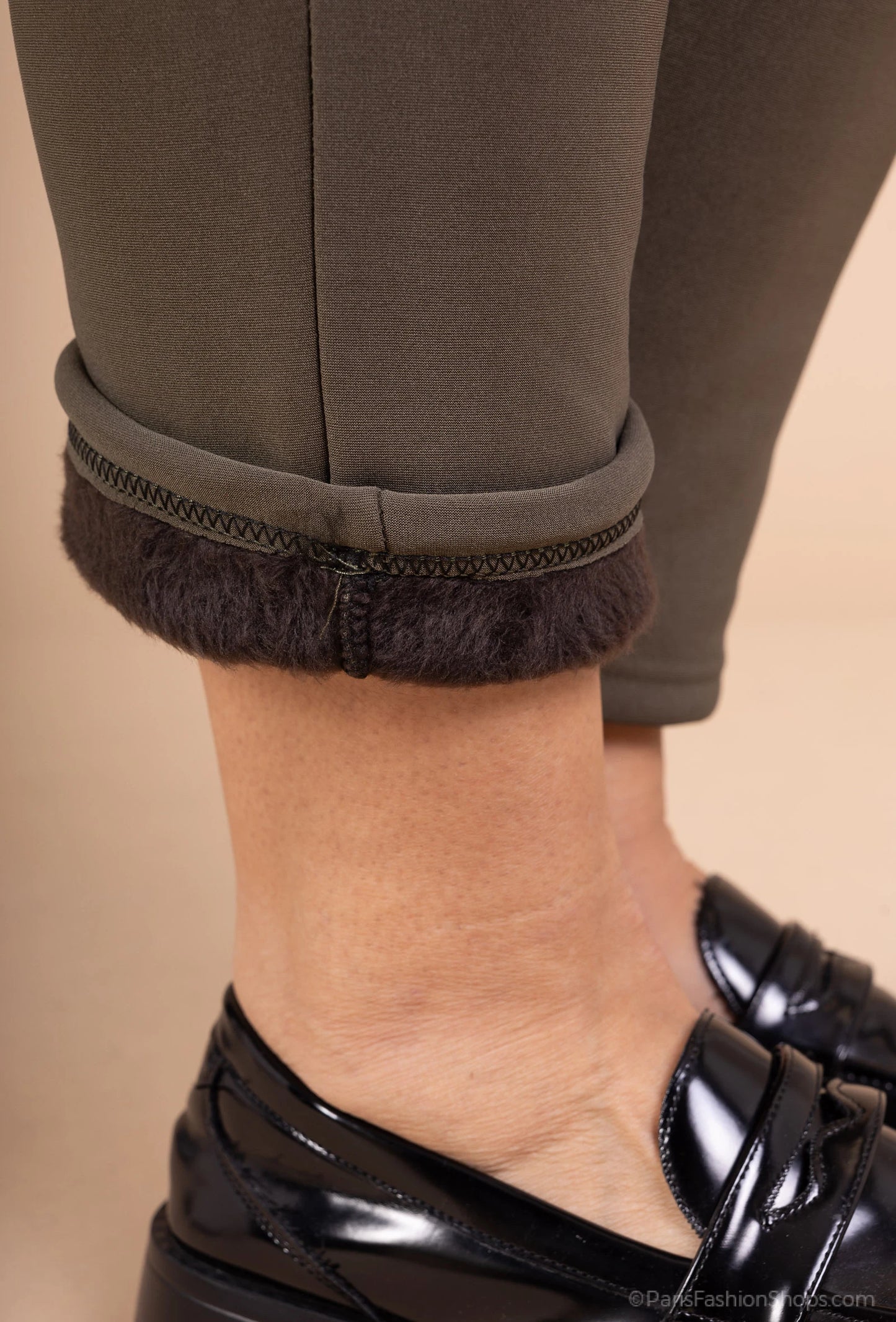 Plus size pocket leggings with rhinestones