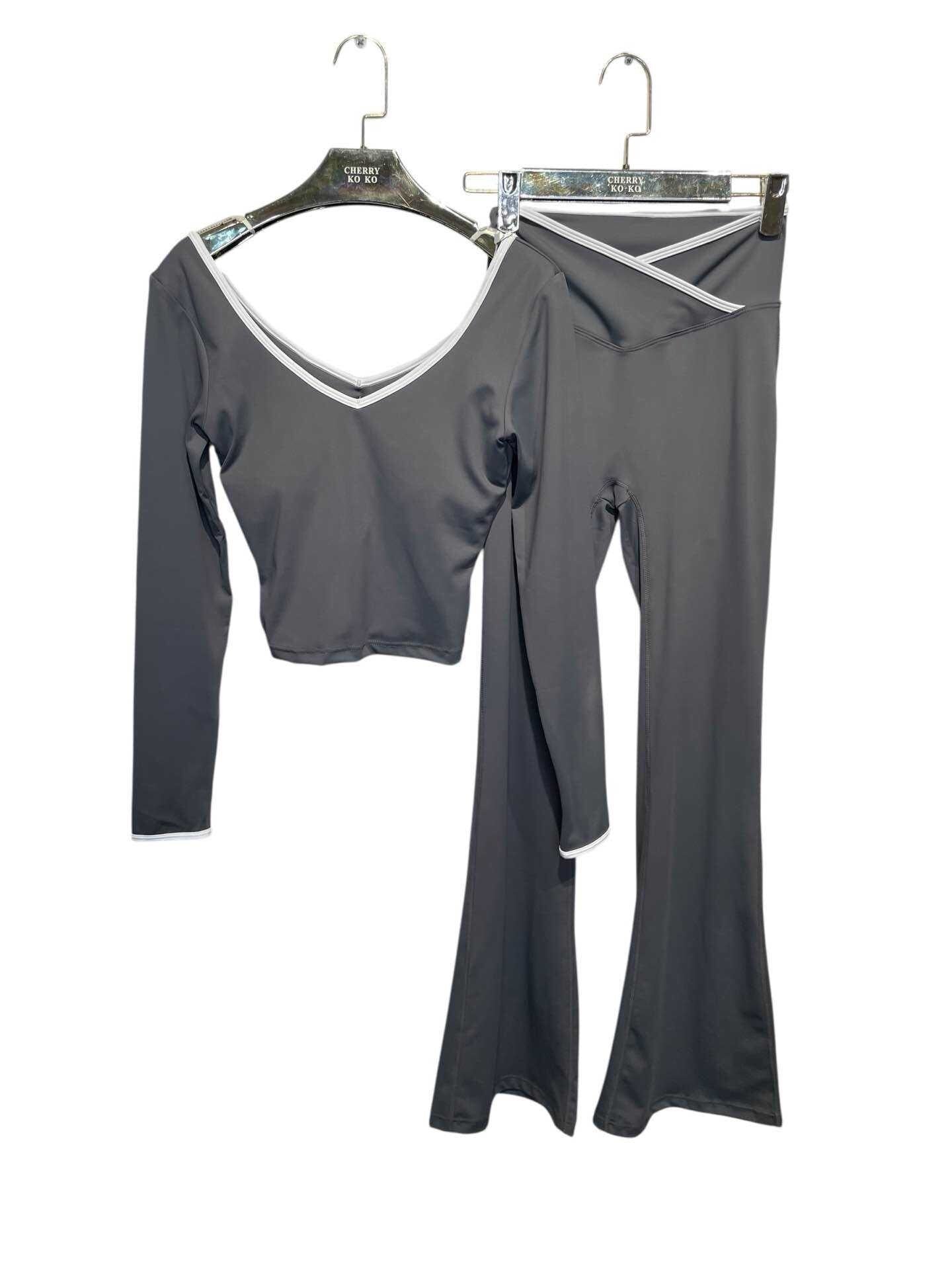 LYANA – Crossed top and flared pants set with contrasting details