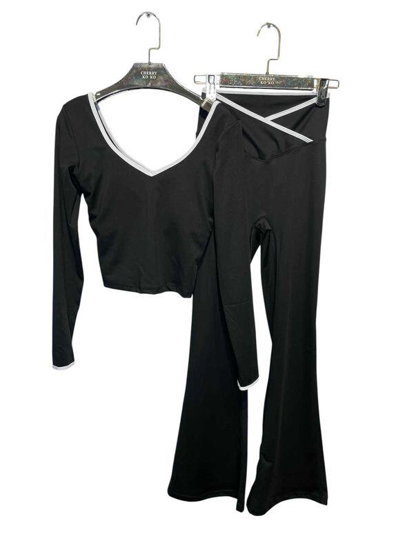 LYANA – Crossed top and flared pants set with contrasting details