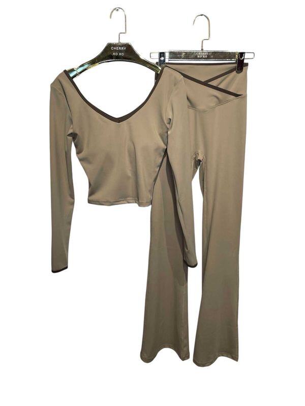 LYANA – Crossed top and flared pants set with contrasting details