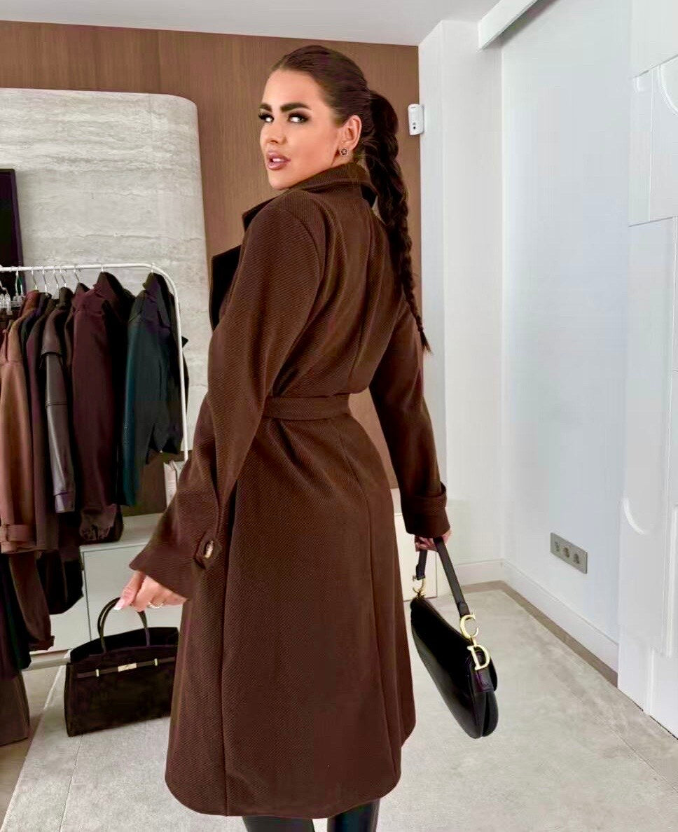 Coat with lining and textured material belt