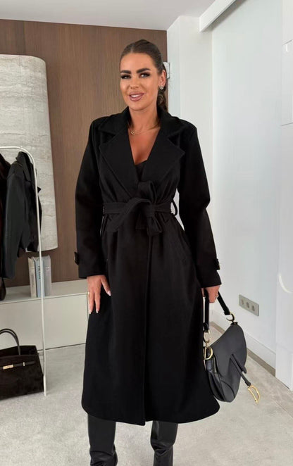 Coat with lining and textured material belt