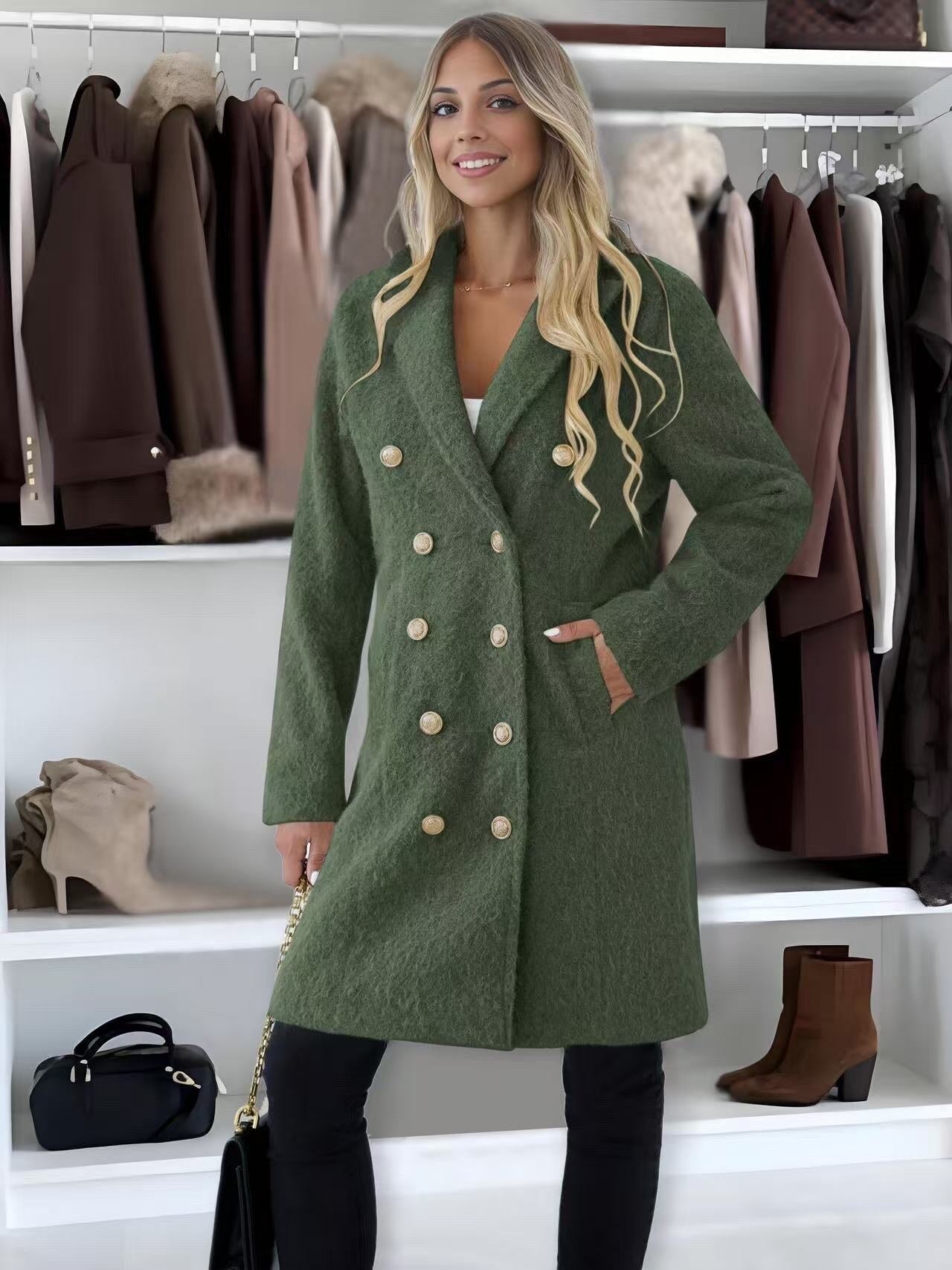 Chic coat with lining golden buttons textured and fluffy