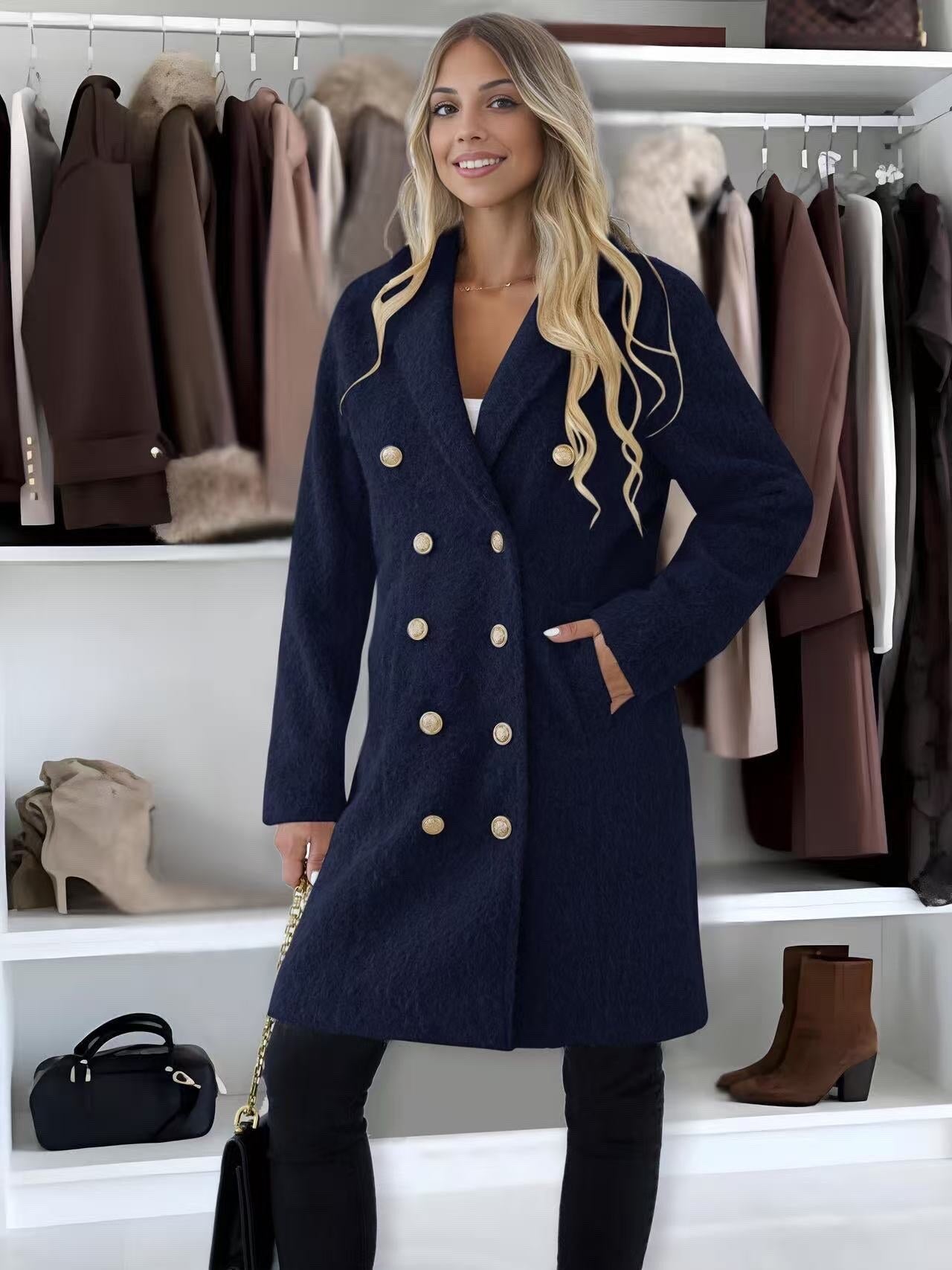 Chic coat with lining golden buttons textured and fluffy