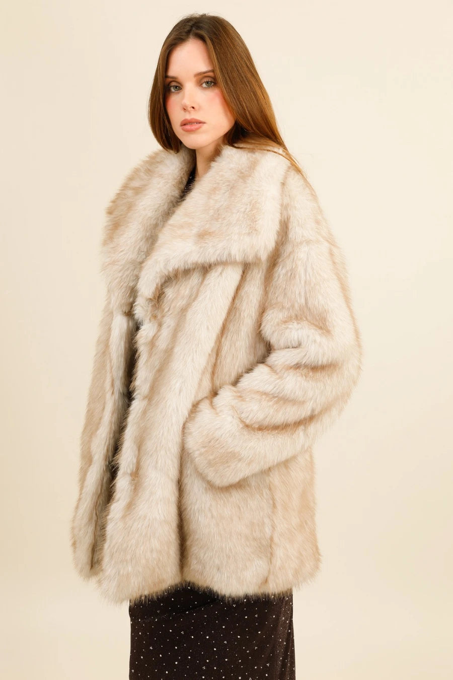 Chic faux fur coat with oversized collar, elegant cocoon style