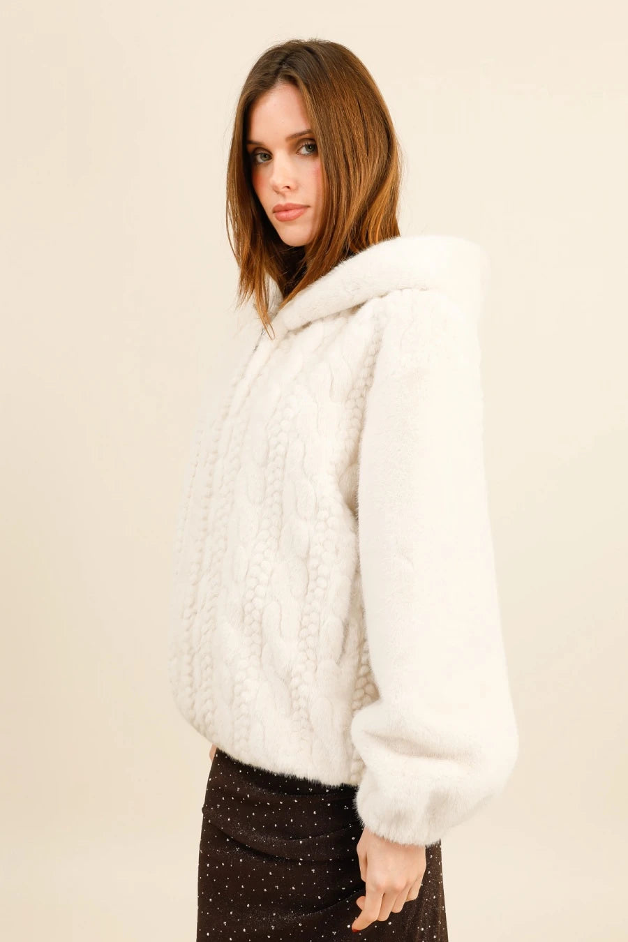 ARLENA – Short faux fur jacket with hood