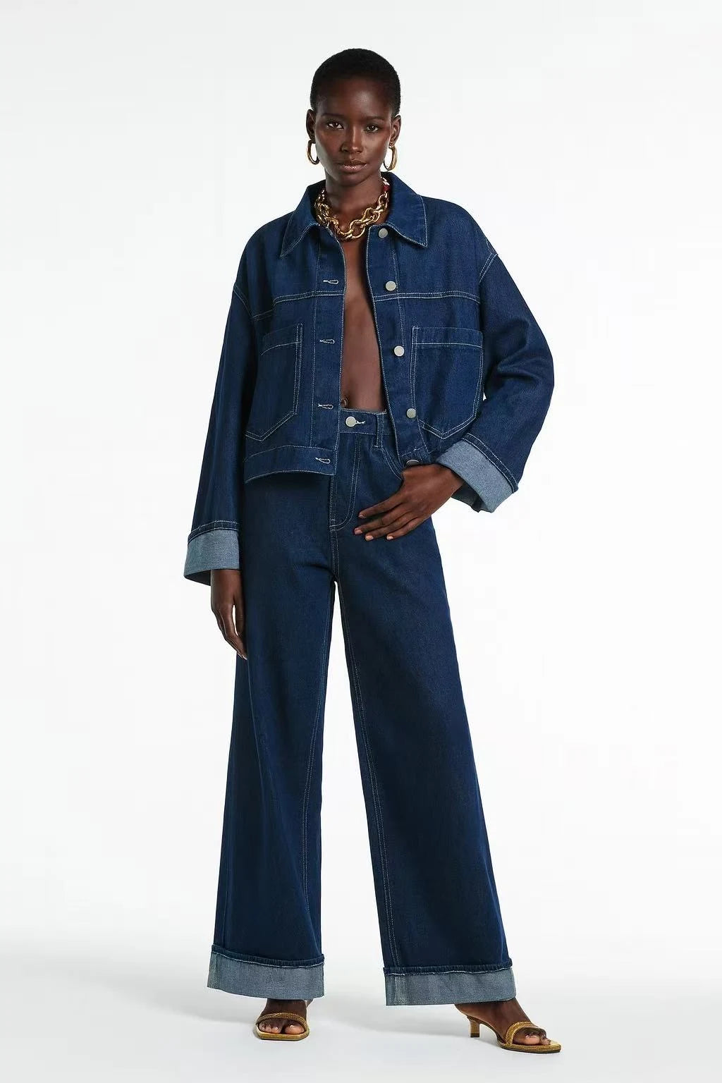 DENVER – Oversized contrast denim set