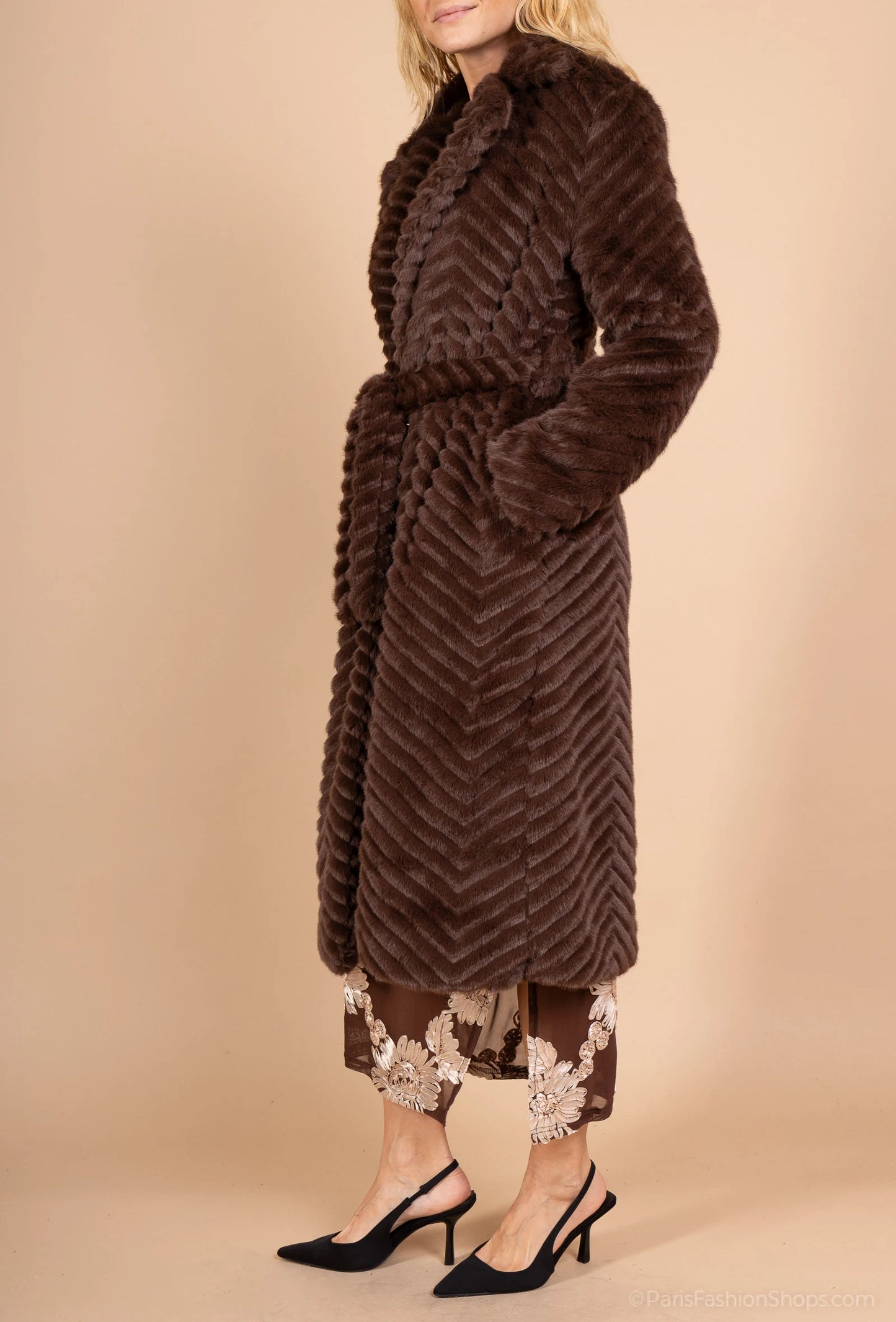 Long faux fur coat with herringbone pattern – Integrated belt
