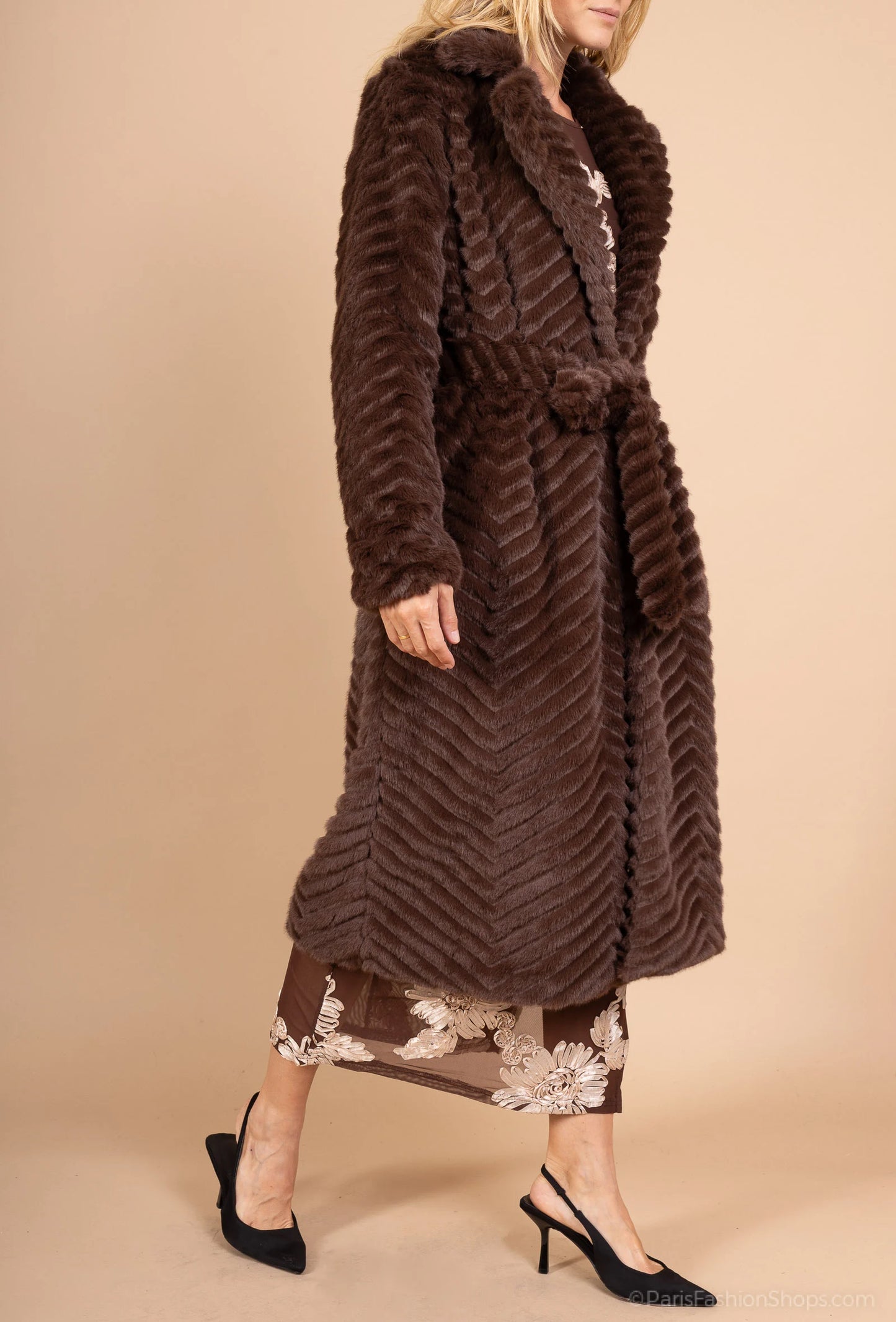 Long faux fur coat with herringbone pattern – Integrated belt