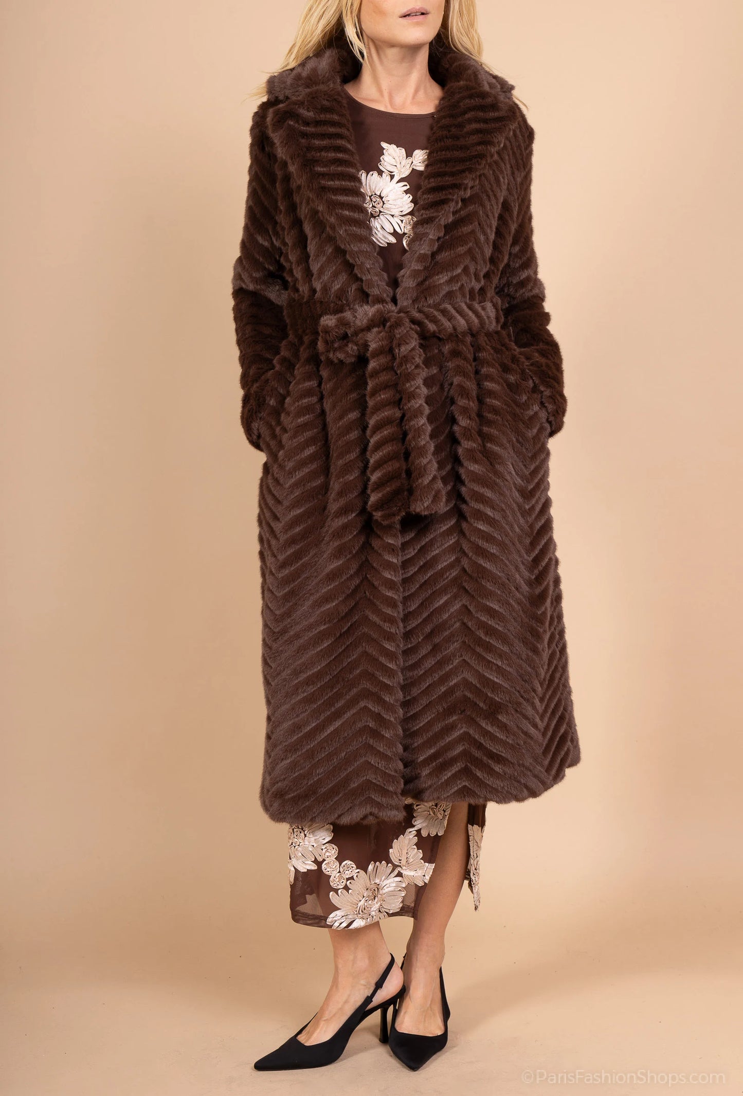 Long faux fur coat with herringbone pattern – Integrated belt
