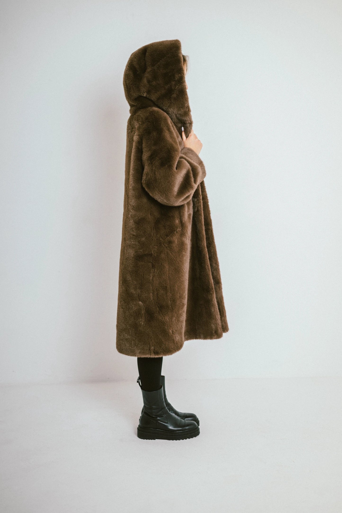 AURA – Long hooded coat in premium faux fur