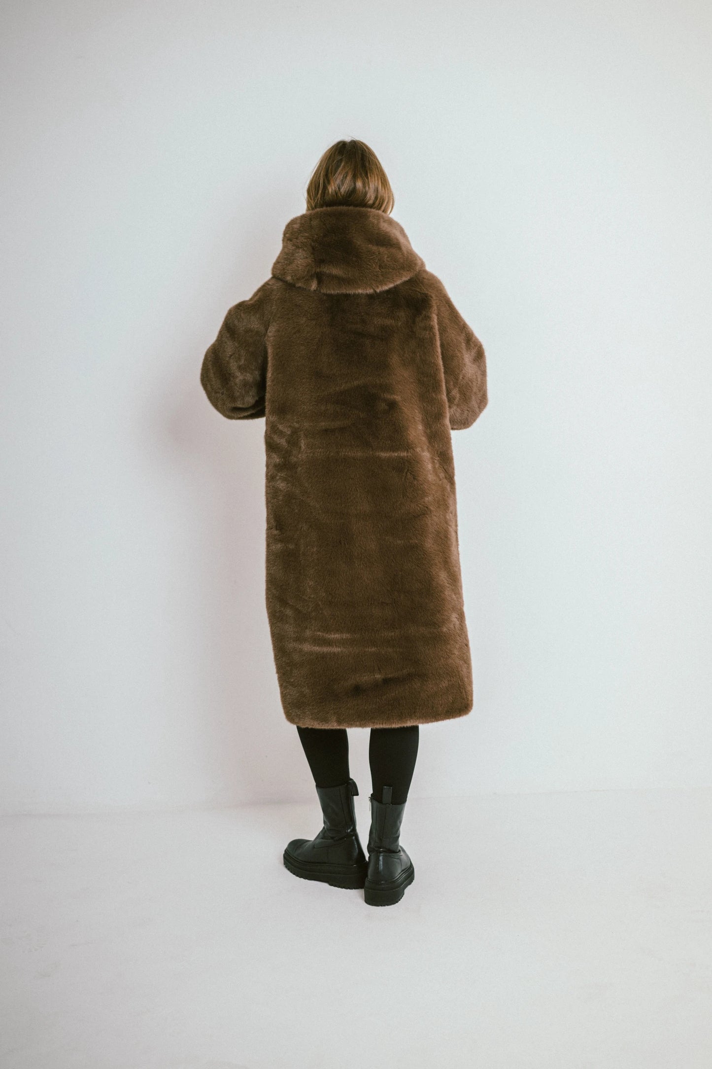 AURA – Long hooded coat in premium faux fur