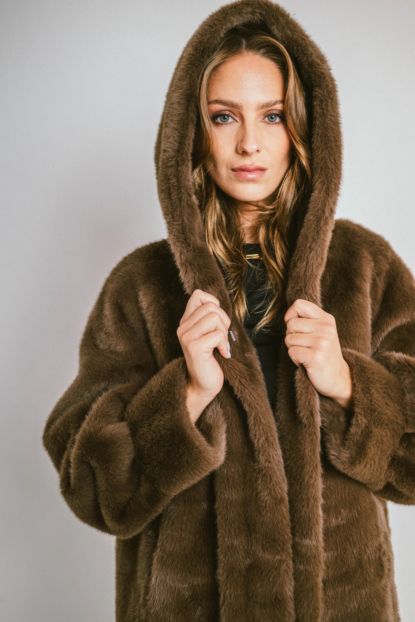 AURA – Long hooded coat in premium faux fur