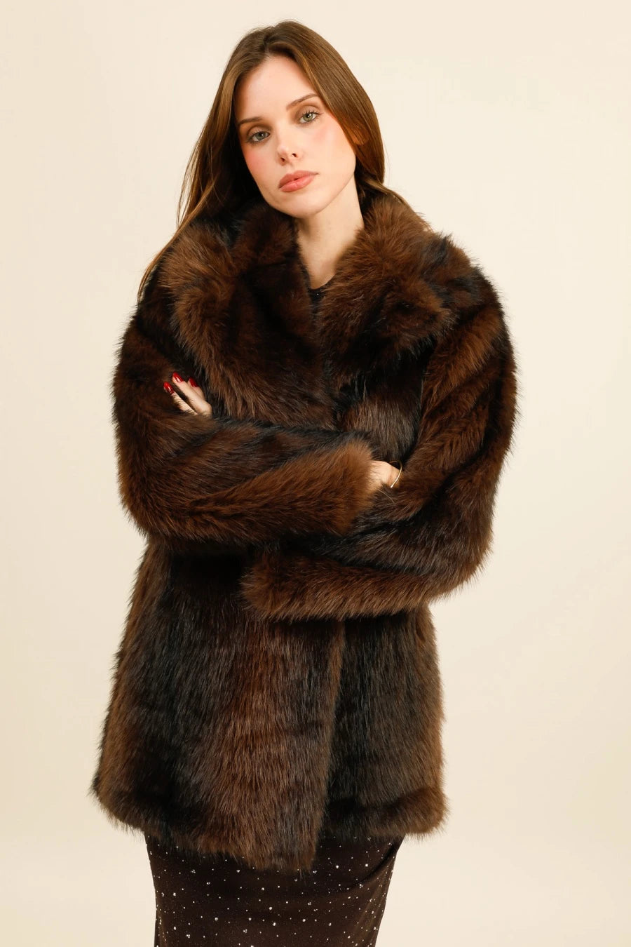Mid-length faux fur coat with a wide collar, featuring an elegant and trendy cut