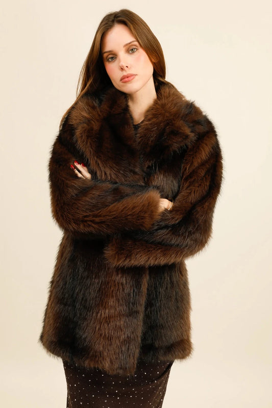 Mid-length faux fur coat with a wide collar, featuring an elegant and trendy cut