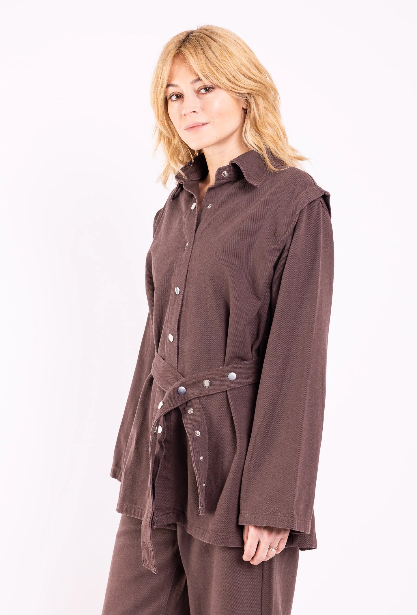 DENVER – Belted oversized denim set