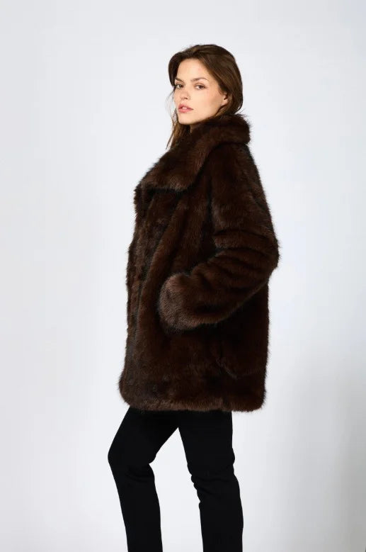 Chic faux fur coat with oversized collar, elegant cocoon style