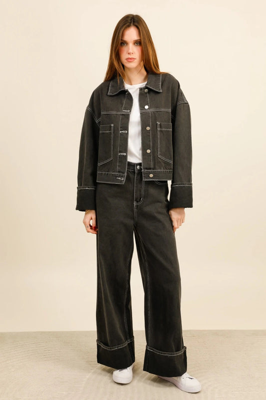 DENVER – Oversized contrast denim set