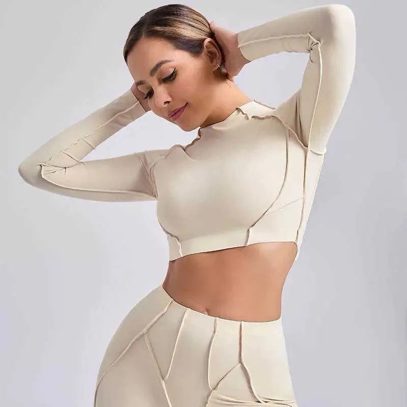 NOVA – Technical set with exposed seams