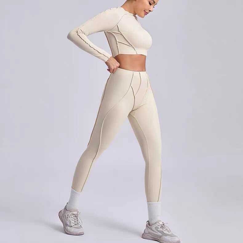 NOVA – Technical set with exposed seams