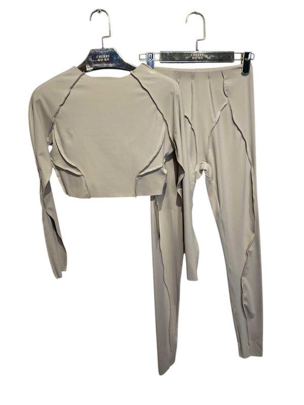 NOVA – Technical set with exposed seams