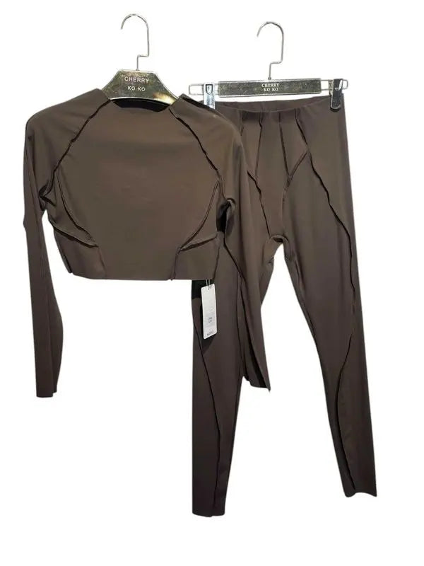 NOVA – Technical set with exposed seams