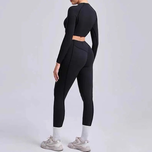 NOVA – Technical set with exposed seams