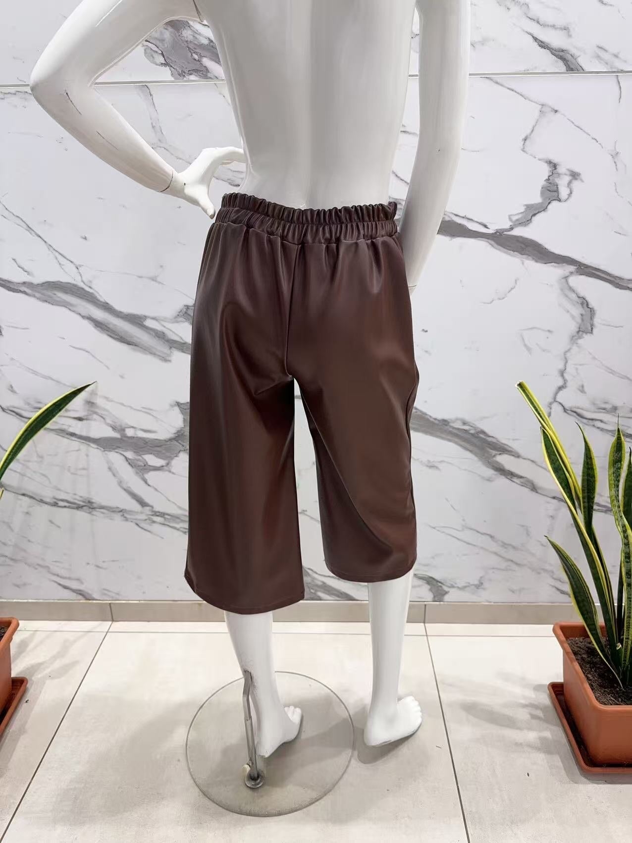 3/4 faux leather pants with pockets