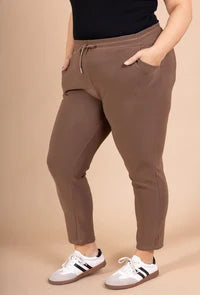 Simple and stuffed jogging pants
