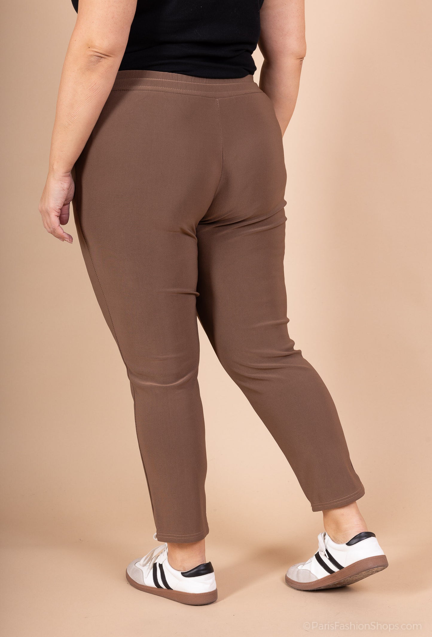 Simple and stuffed jogging pants