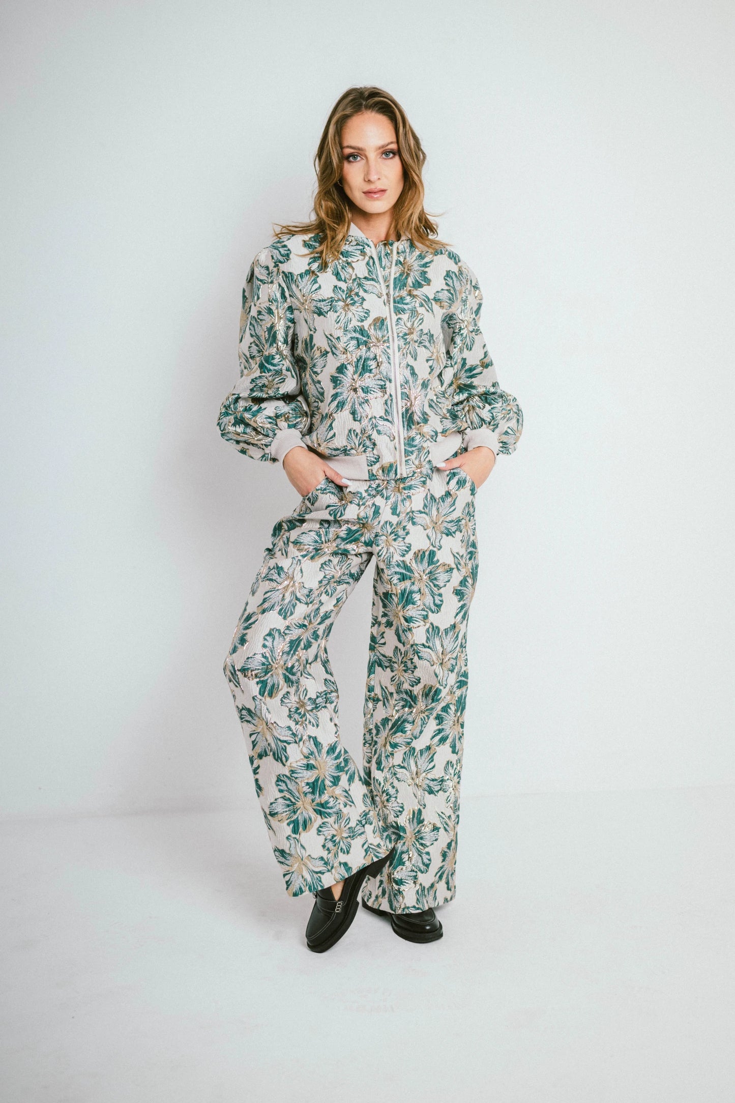 PALOMA – Flowing jacquard floral trousers