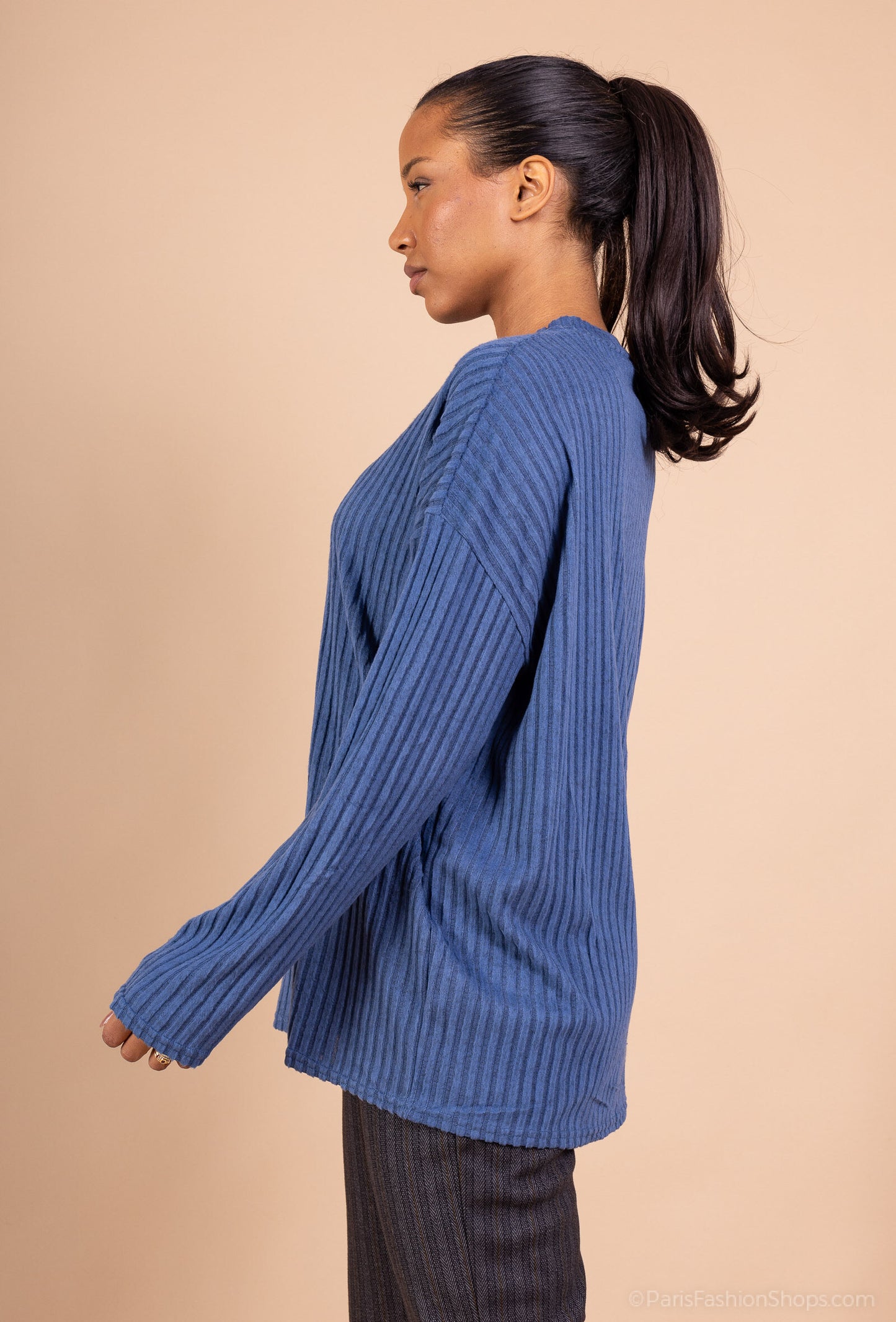 Ribbed round neck sweater