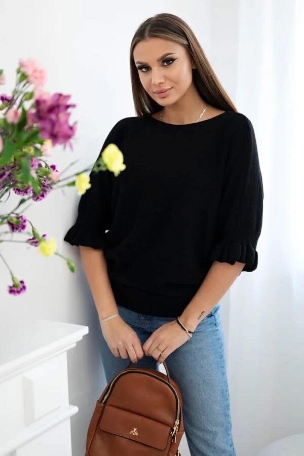 Soft sweater with ruffled sleeves