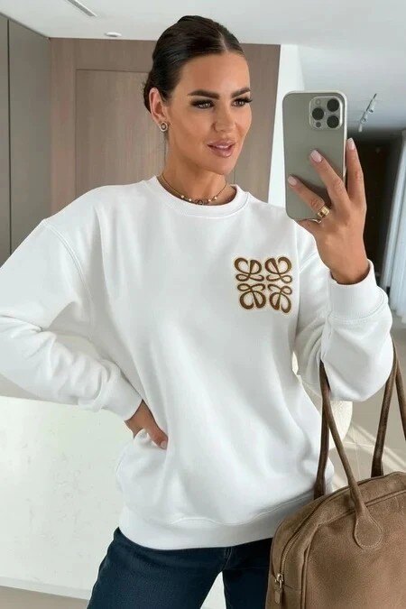 Oversized round neck sweater – Embroidery