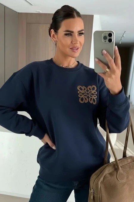 Oversized round neck sweater – Embroidery