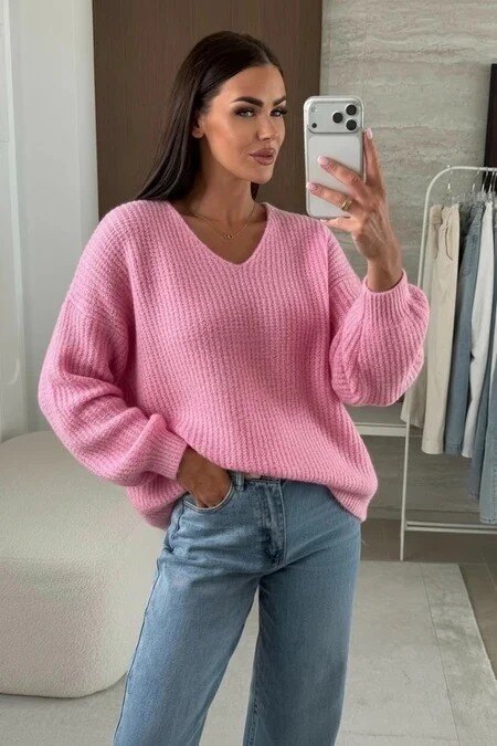 Oversized V-neck sweater in baby alpaca