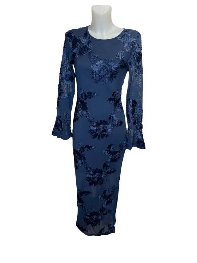 Embroidered mermaid gown – floral elegance in relief