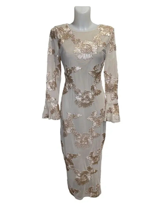 Embroidered mermaid gown – floral elegance in relief