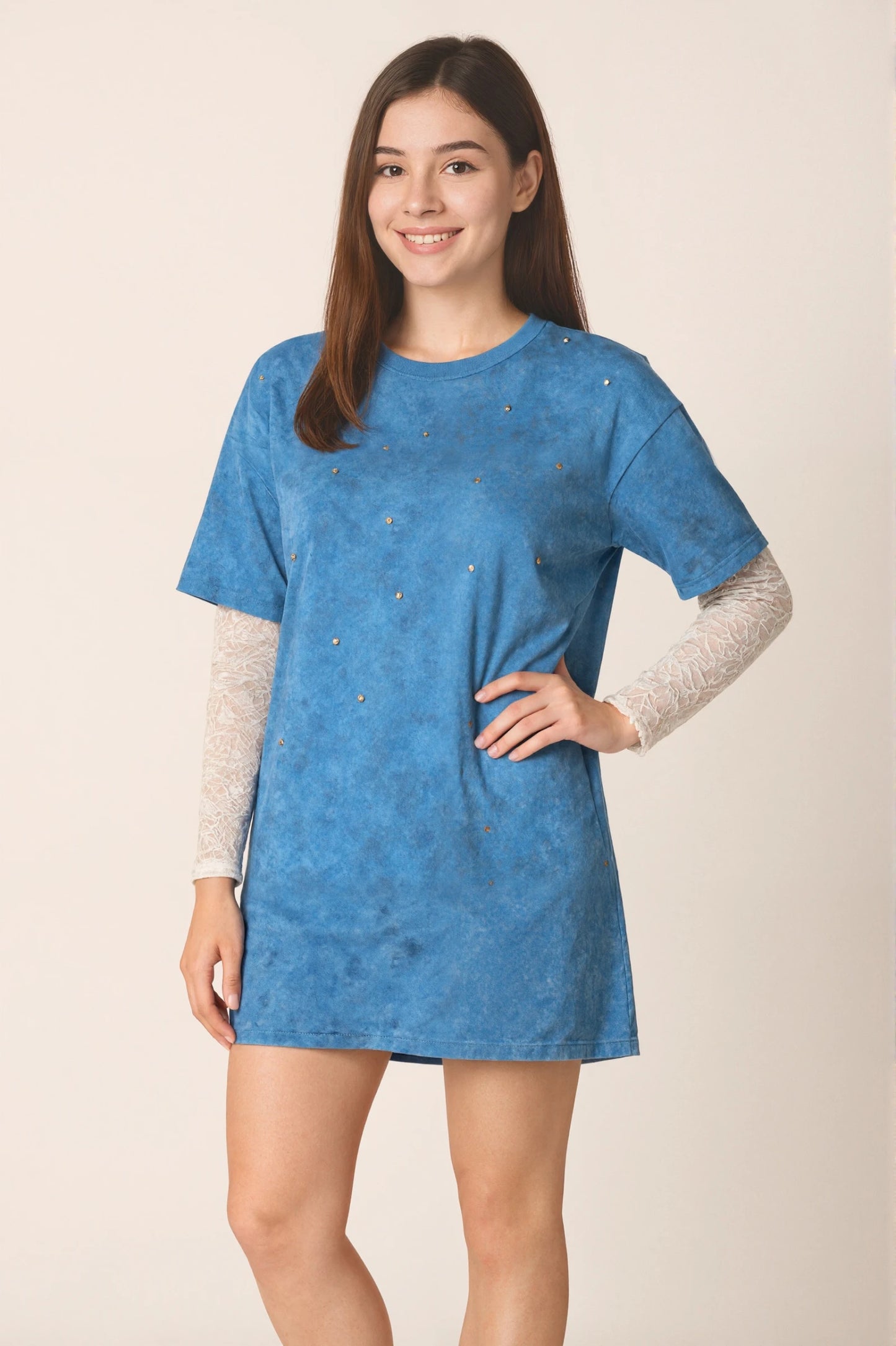 Oversized washed T-shirt with rhinestones and lace long sleeves