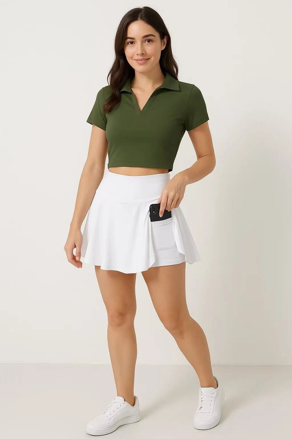 Fitted top with short sleeves, polo collar and V-neck