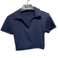 Fitted top with short sleeves, polo collar and V-neck