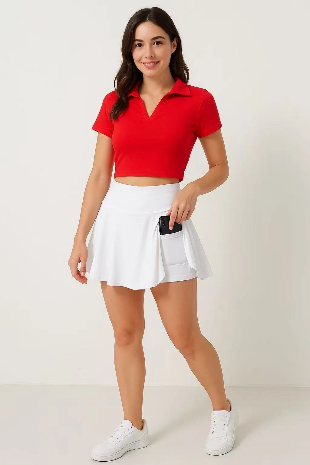 Fitted top with short sleeves, polo collar and V-neck