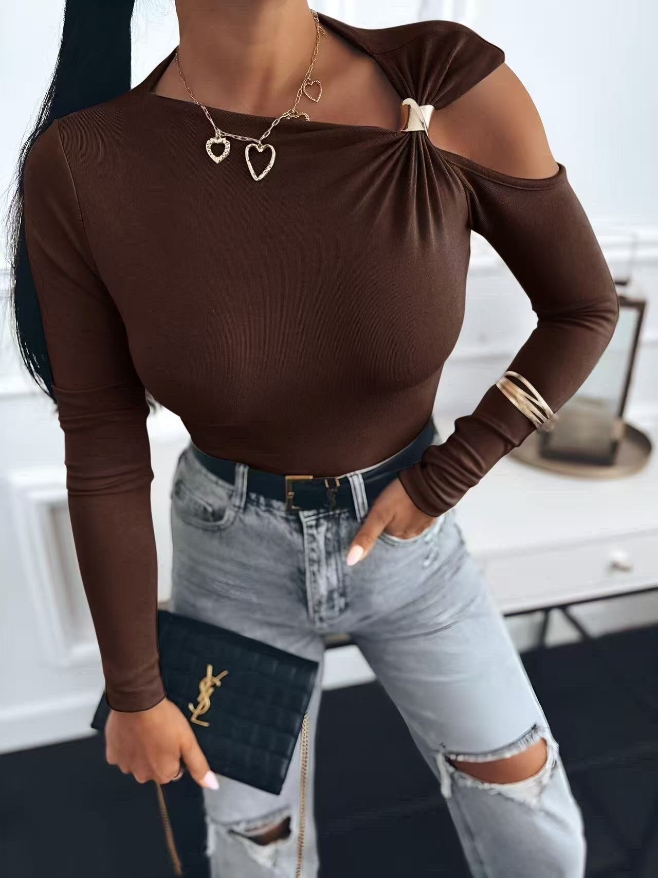 Asymmetrical top with bare shoulder with ring detail