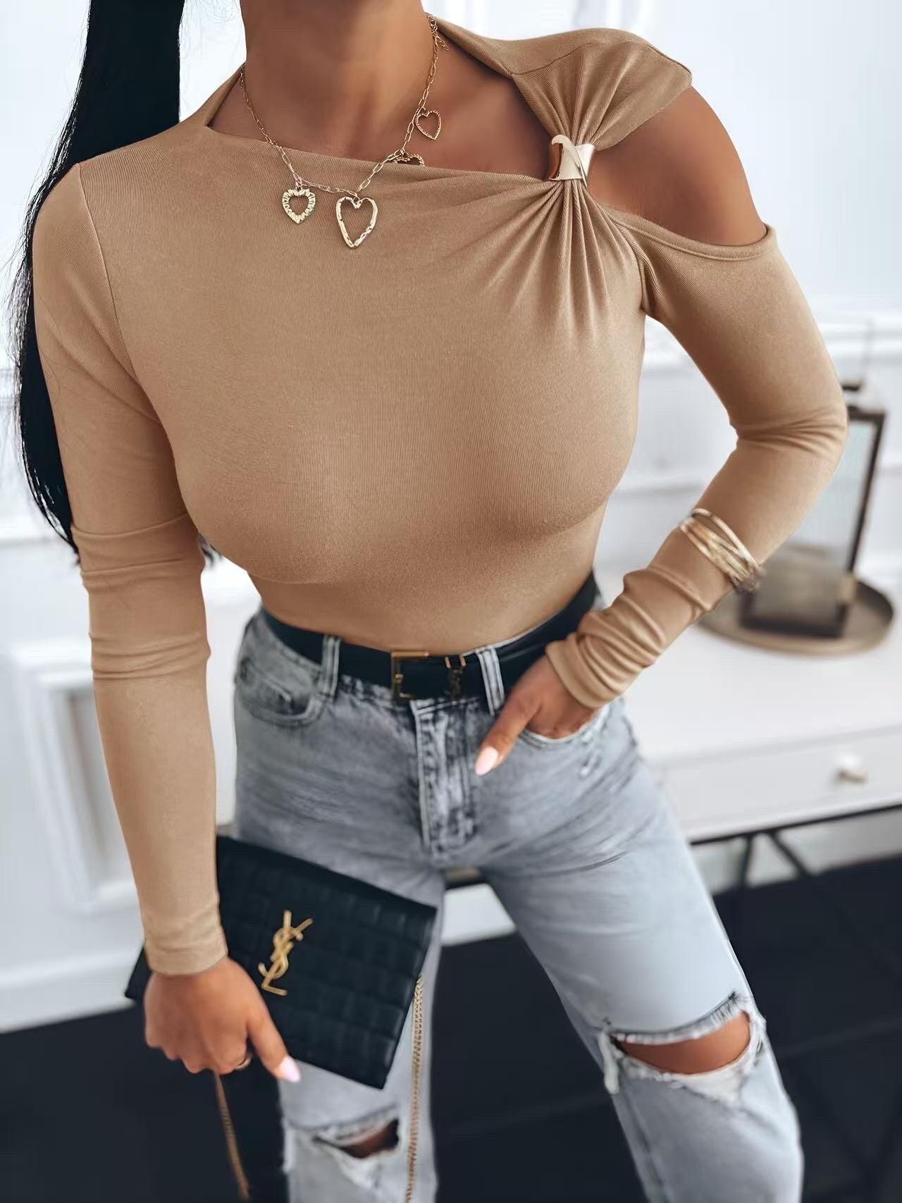 Asymmetrical top with bare shoulder with ring detail
