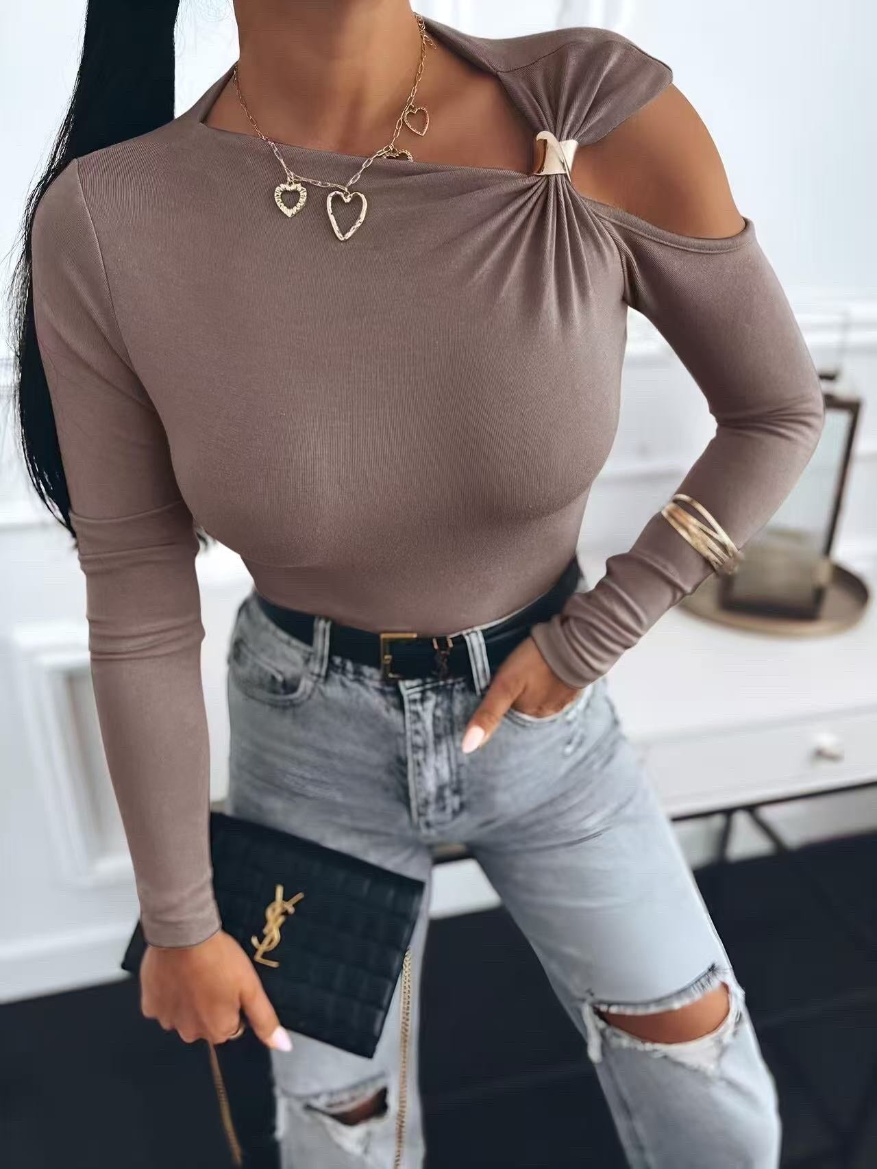Asymmetrical top with bare shoulder with ring detail
